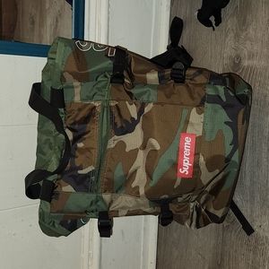Large tote/backpack - authentic Supreme, green camoflauge